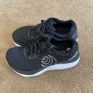 Atmos Road-Running Shoes - Women's 8